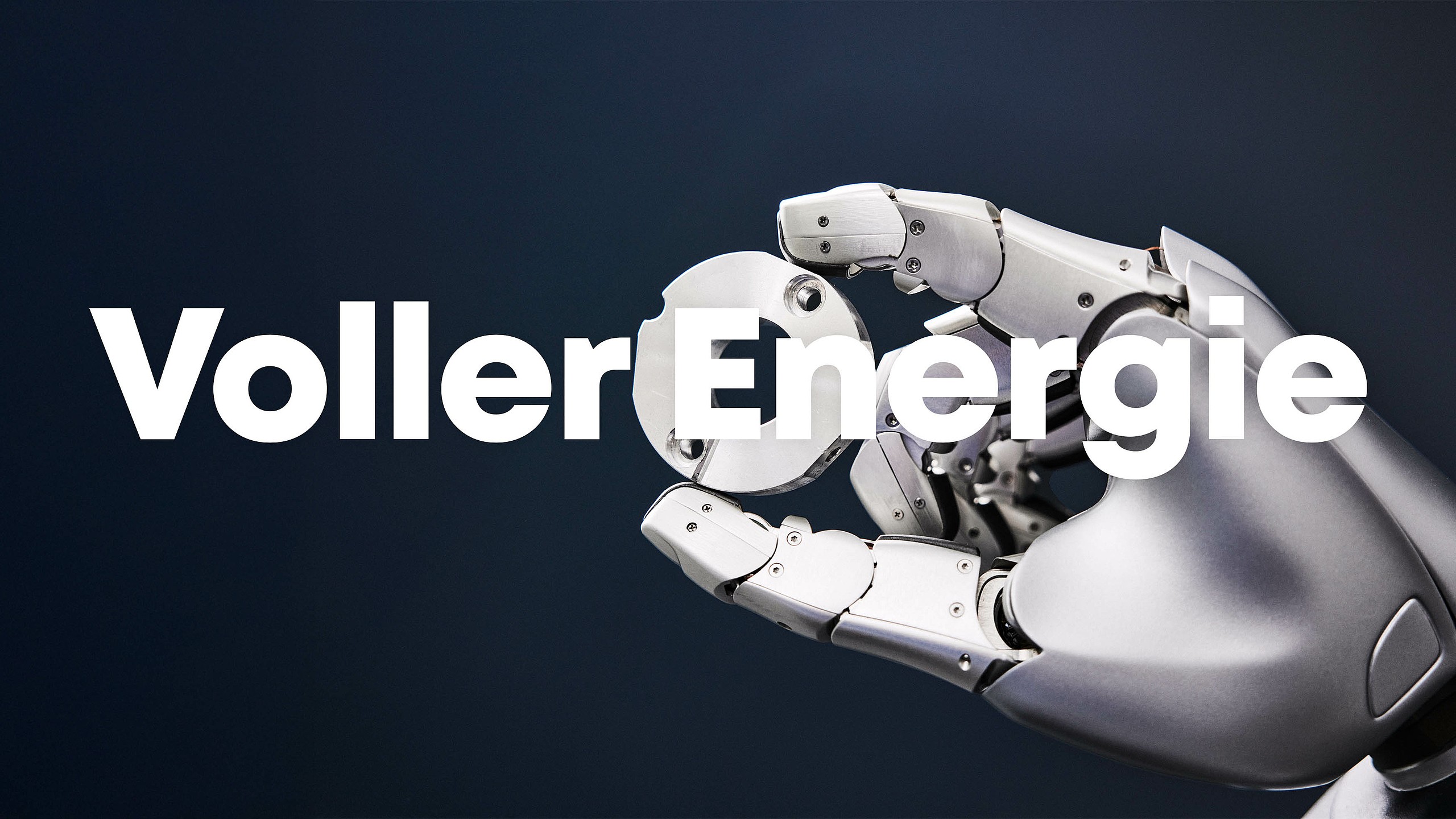 Die humanoide Agile Hand von Agile Robots hält feinfühlig ein Bauteil zwischen ihren Fingern. Auf dem Bild steht „Voller Energie“ geschrieben.